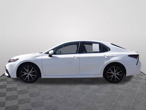 Used 2024 Toyota Camry SE FWD image 2