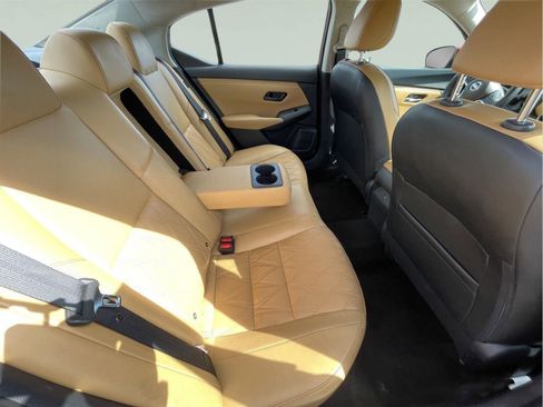 Used 2024 Nissan Sentra SV w/ SV Premium Package image 18