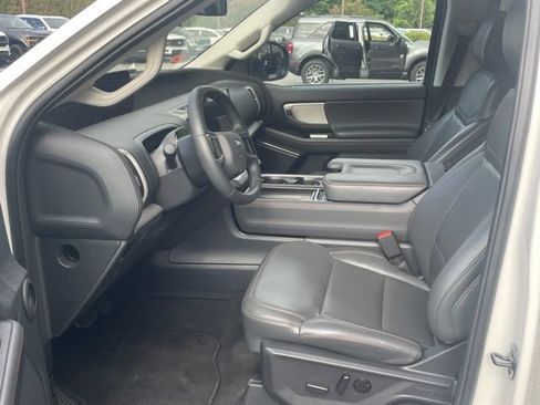 Used 2025 Ford Expedition Active RWD image 11