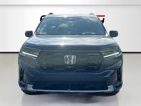 Used 2025 Honda Pilot Black Edition image 2