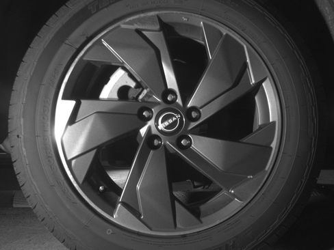Used 2025 Nissan Rogue SV FWD image 15