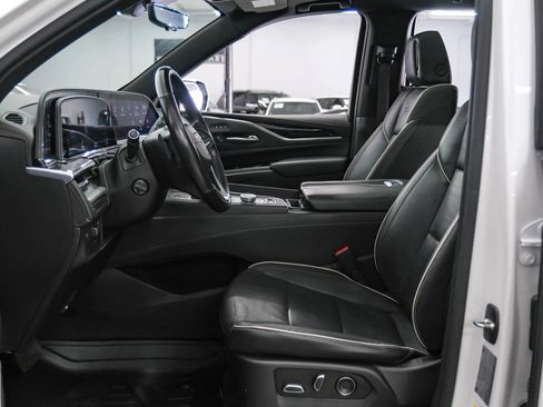 Used 2021 Cadillac Escalade Sport RWD image 3