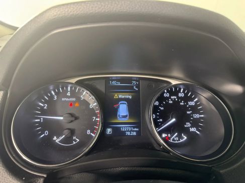 Used 2016 Nissan Rogue SV w/ SV Premium Package image 14