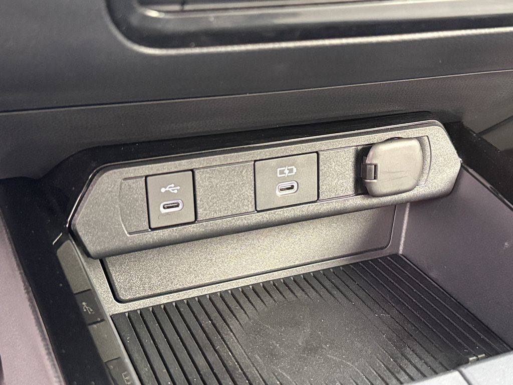 Used 2024 Toyota Prius XLE FWD image 21
