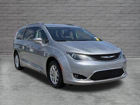 Used 2020 Chrysler Pacifica Touring-L FWD image 28