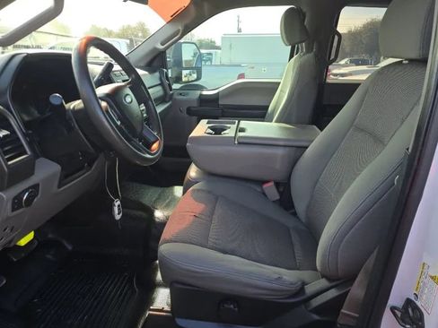 Used 2017 Ford F250 XL w/ Power Equipment Group image 5