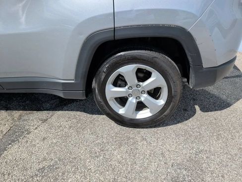 Used 2021 Jeep Compass Latitude FWD image 10