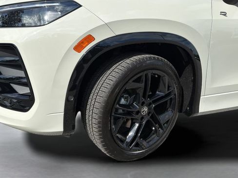 New 2026 Volkswagen Tiguan SE R-Line FWD image 34