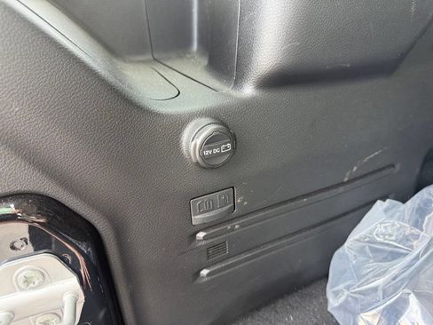 Used 2025 Jeep Wrangler Unlimited Sahara AWD/4WD image 51