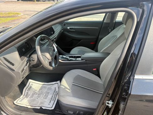 Used 2021 Hyundai Sonata SEL w/ Convenience Package FWD image 2