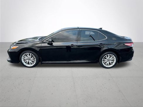 Used 2019 Toyota Camry XLE FWD image 10