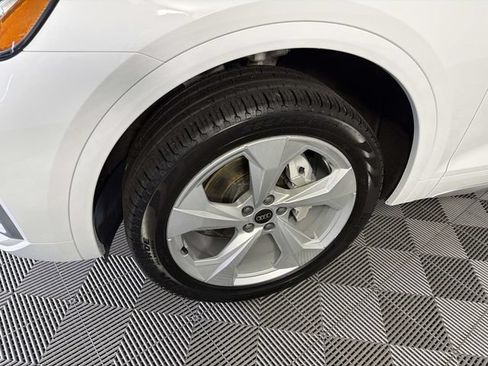 Used 2025 Audi Q5 2.0T Premium Plus w/ Premium Plus Package AWD/4WD image 9