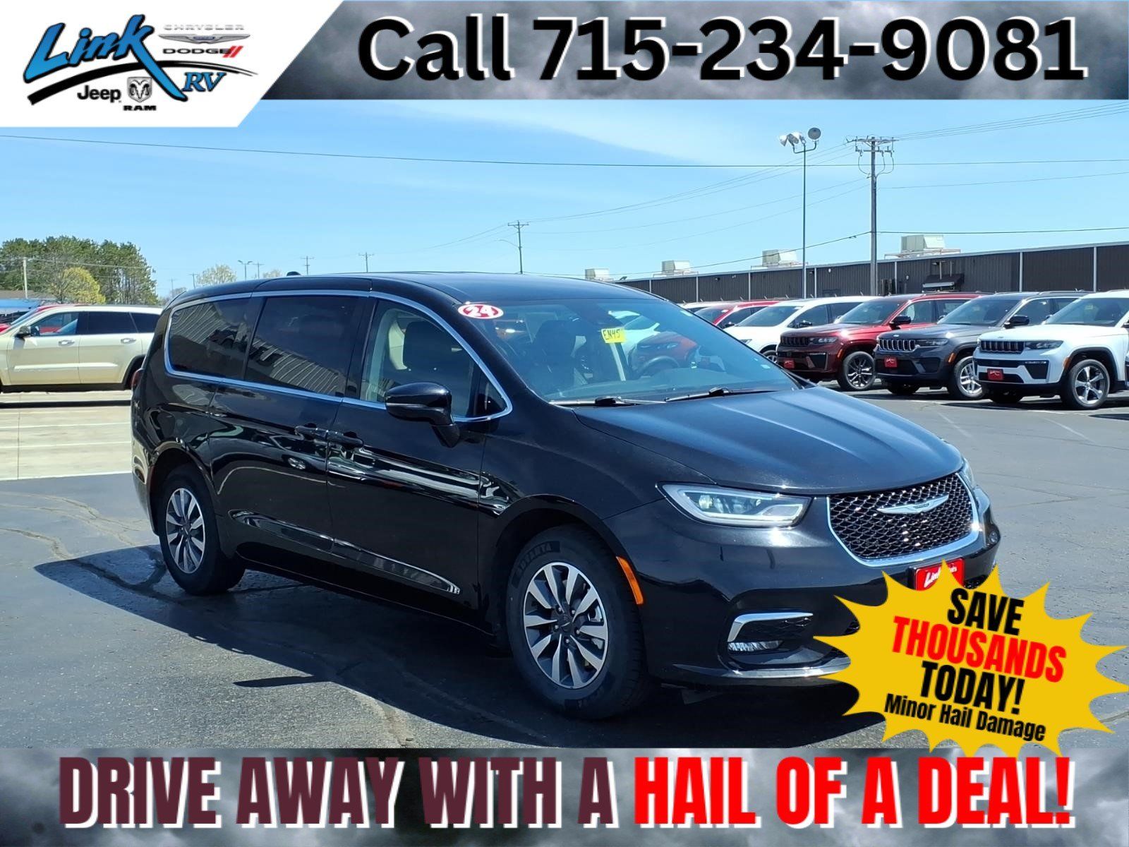 Used 2024 Chrysler Pacifica Limited FWD image 1