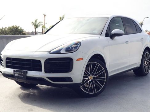 Certified 2023 Porsche Cayenne Platinum Edition image 1