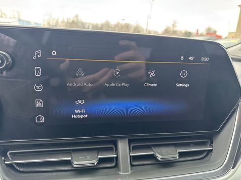 Used 2025 Chevrolet Trax LT w/ LT Convenience Package FWD image 18
