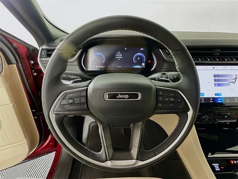 Used 2024 Jeep Grand Cherokee Limited image 11