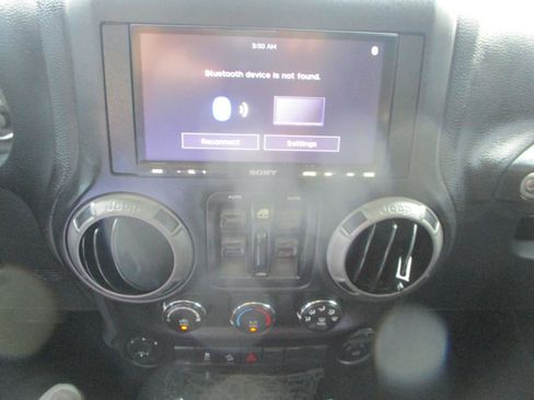 Used 2016 Jeep Wrangler Unlimited Sport w/ Quick Order Package 24S AWD/4WD image 16