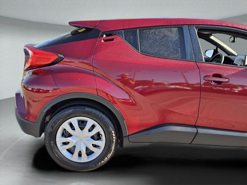Used 2019 Toyota C-HR LE image 36