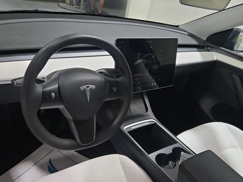 Used 2023 Tesla Model Y Long Range AWD/4WD image 2