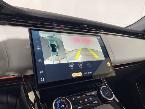 Used 2023 Land Rover Range Rover Sport SE image 11