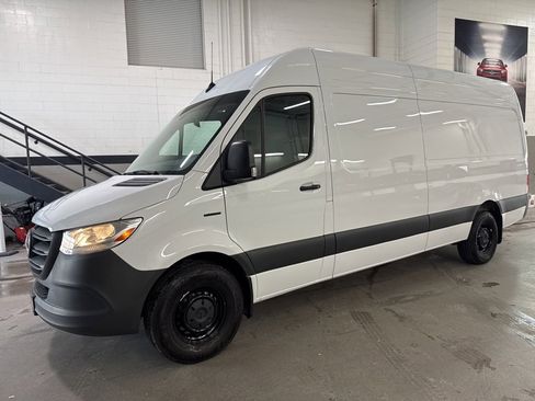 Used 2024 Mercedes-Benz eSprinter 170 Cargo image 2