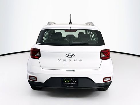 Used 2025 Hyundai Venue SEL image 7