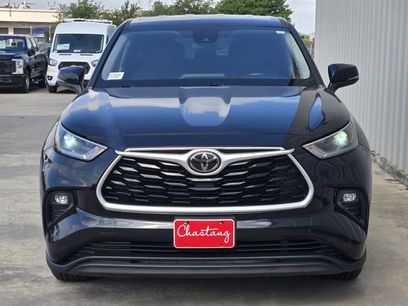 Used 2021 Toyota Highlander LE