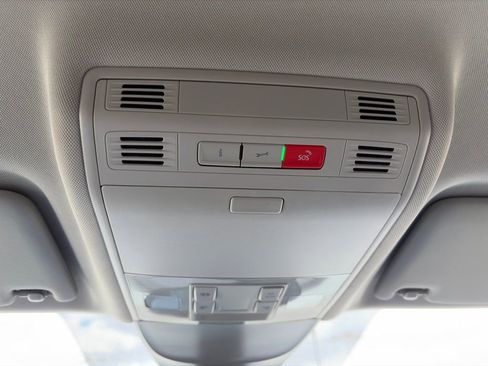 Used 2023 Volkswagen Taos SE image 24