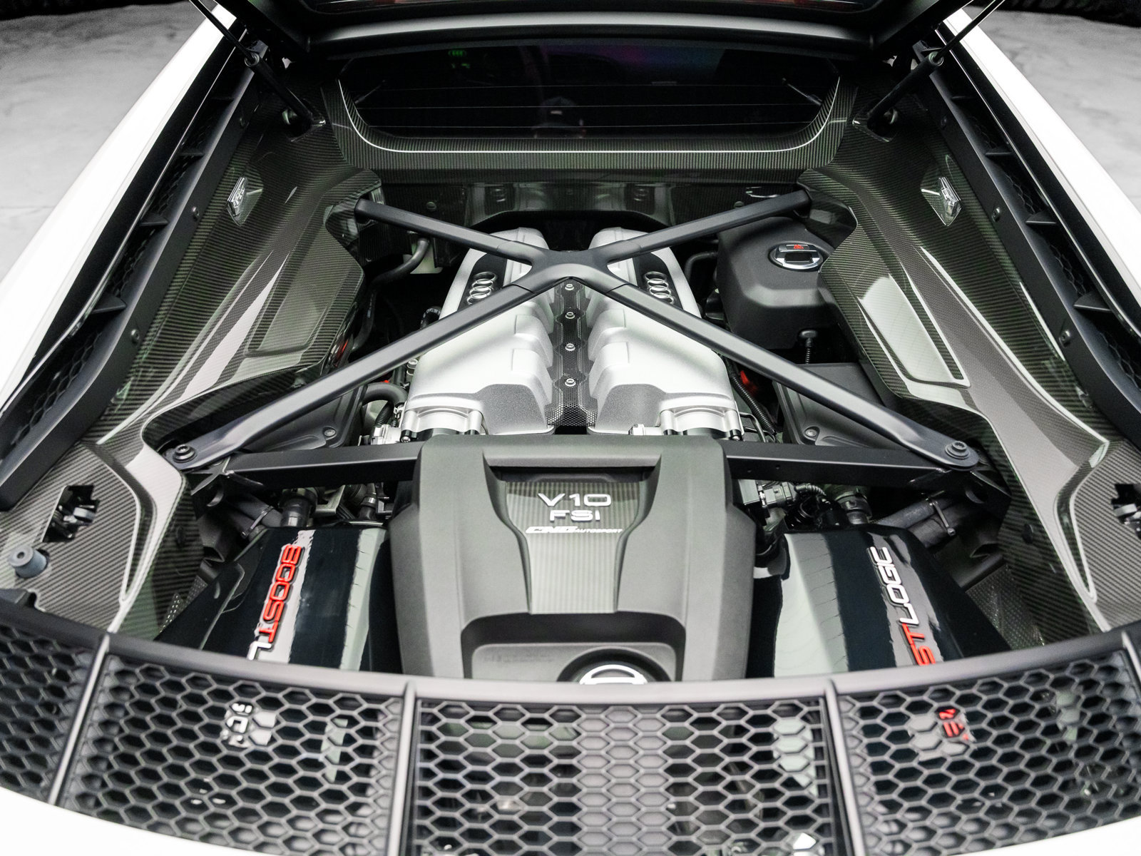 Used 2018 Audi R8 V10 plus AWD/4WD image 2