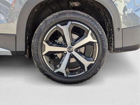 New 2025 Volkswagen Tiguan SE image 9