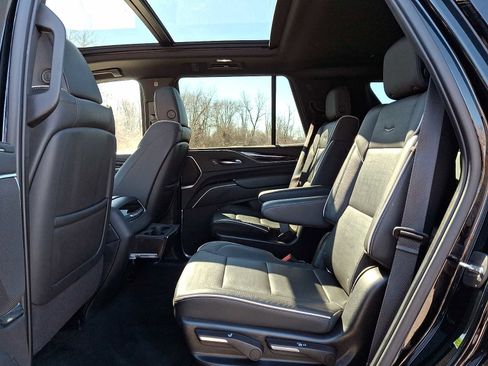 Used 2022 Cadillac Escalade Sport w/ Touring Package image 11