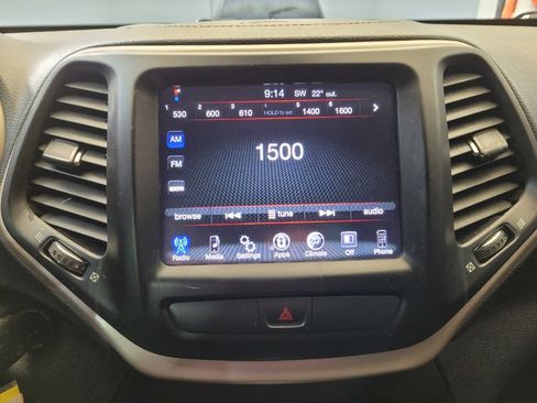 Used 2016 Jeep Cherokee Altitude image 25