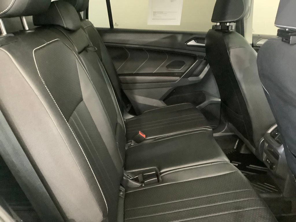 Used 2023 Volkswagen Tiguan SE w/ Panoramic Sunroof Package FWD image 33