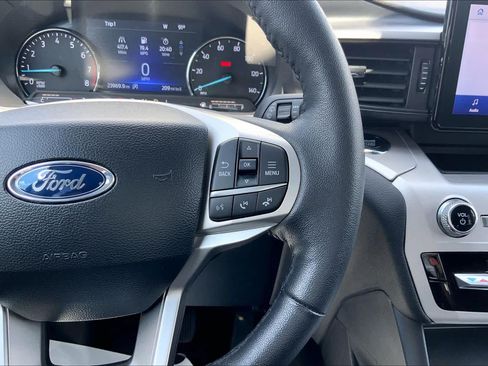 Certified 2024 Ford Explorer XLT RWD image 25