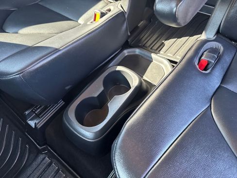 Used 2020 Toyota Highlander XLE image 42