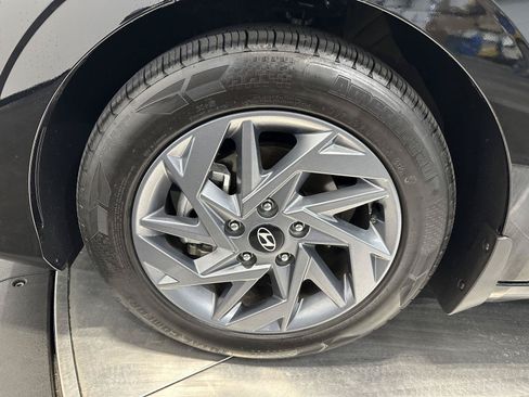 Used 2024 Hyundai Elantra SEL FWD image 9