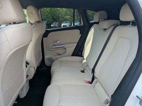 Used 2025 Mercedes-Benz GLA 250 4MATIC image 16