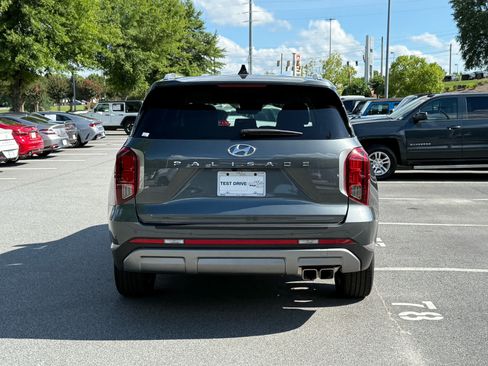 Used 2024 Hyundai Palisade SEL FWD image 4