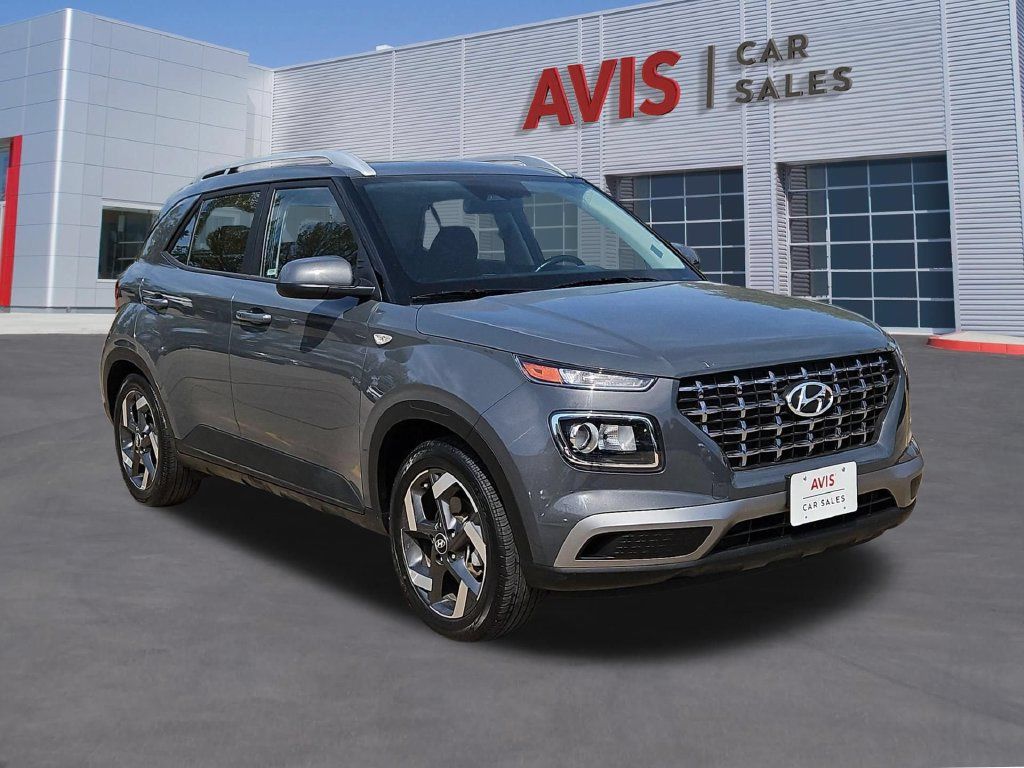 Used 2025 Hyundai Venue SEL FWD image 3