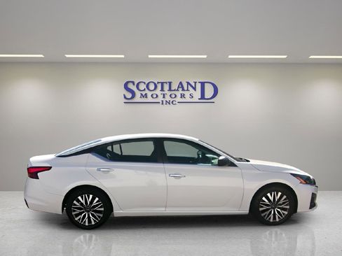 Used 2024 Nissan Altima 2.5 SV image 5