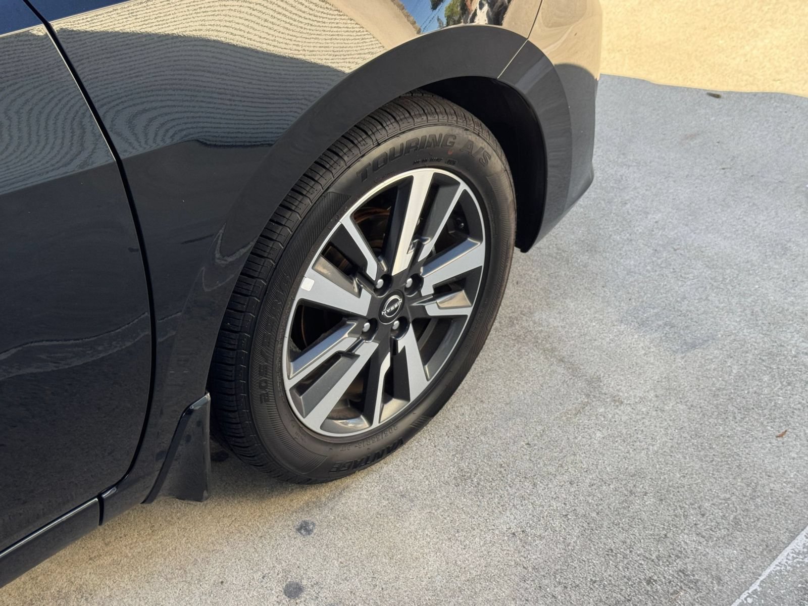 Used 2025 Nissan Versa SV w/ Trunk Package FWD image 28