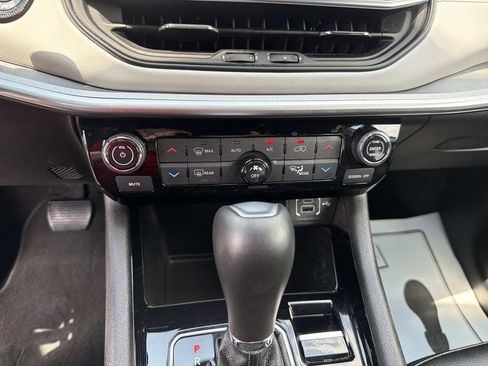 Used 2025 Jeep Compass Limited AWD/4WD image 23