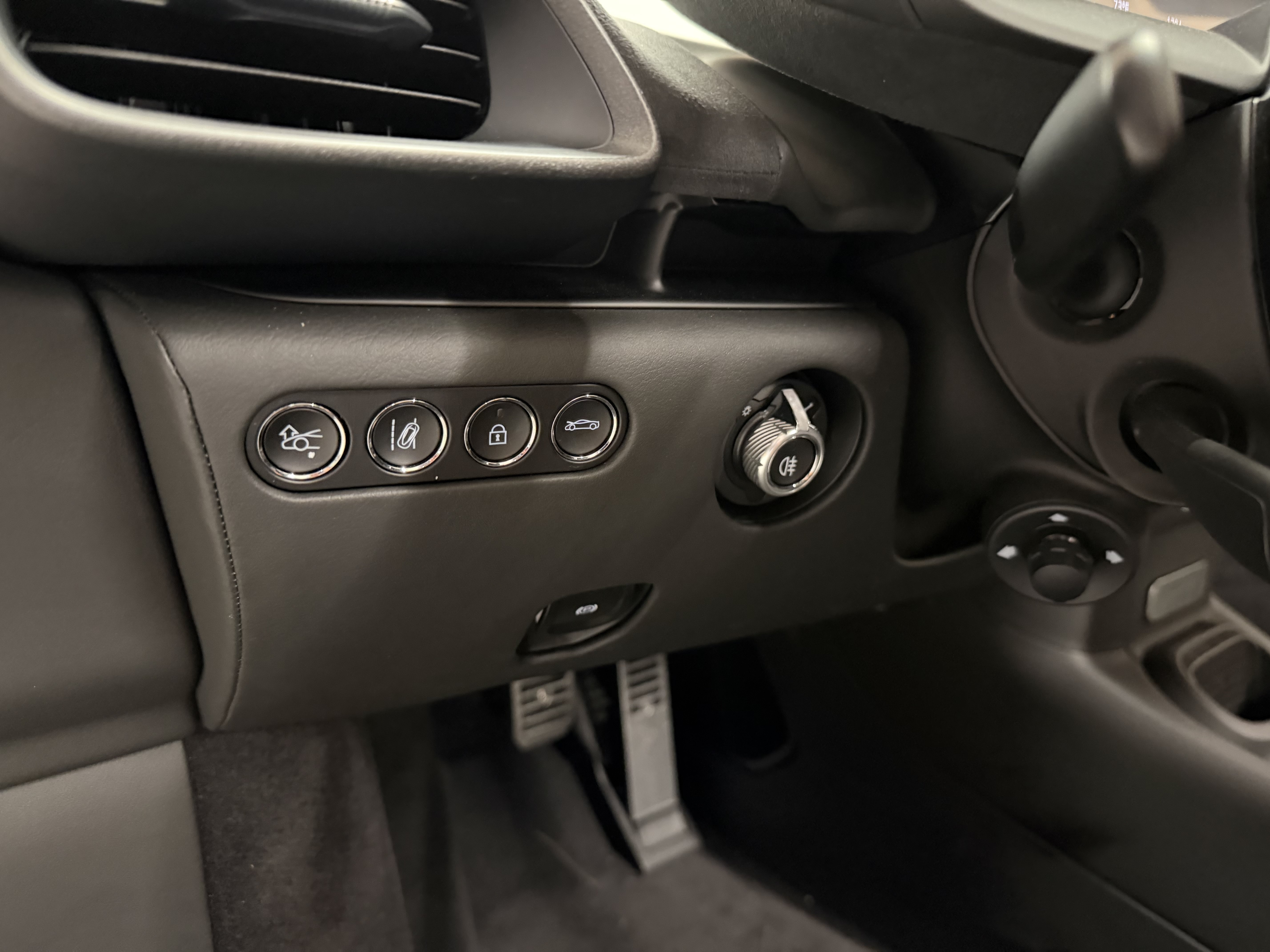 Used 2025 McLaren Artura Spider RWD image 13