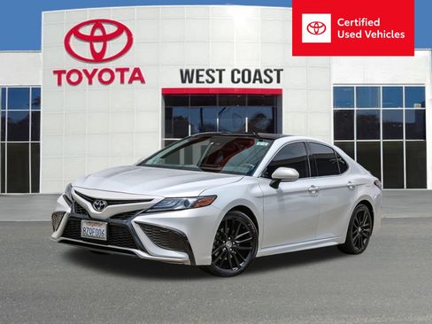 Certified 2022 Toyota Camry XSE FWD image 1
