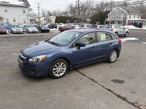 Used 2013 Subaru Impreza 2.0i Premium w/ All-Weather Pkg image 2