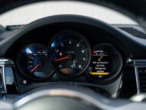 Certified 2018 Porsche Macan image 23