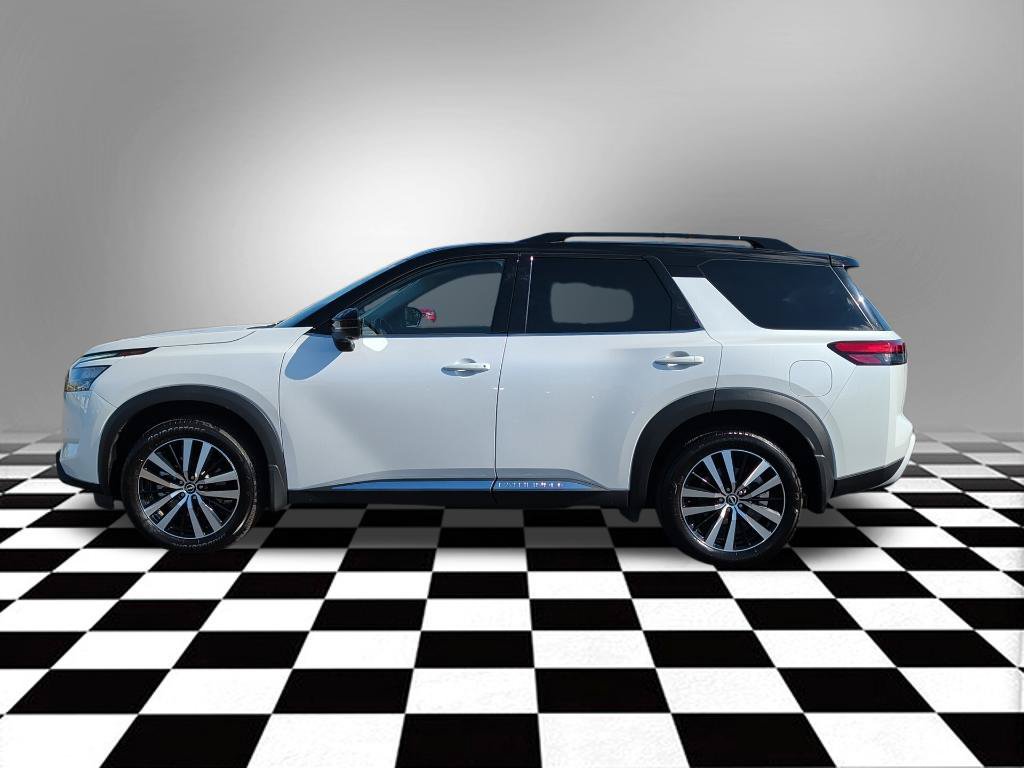 Used 2025 Nissan Pathfinder Platinum w/ Black Appearance Package AWD/4WD image 11