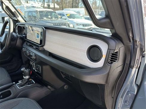 Certified 2024 Jeep Gladiator Nighthawk image 24