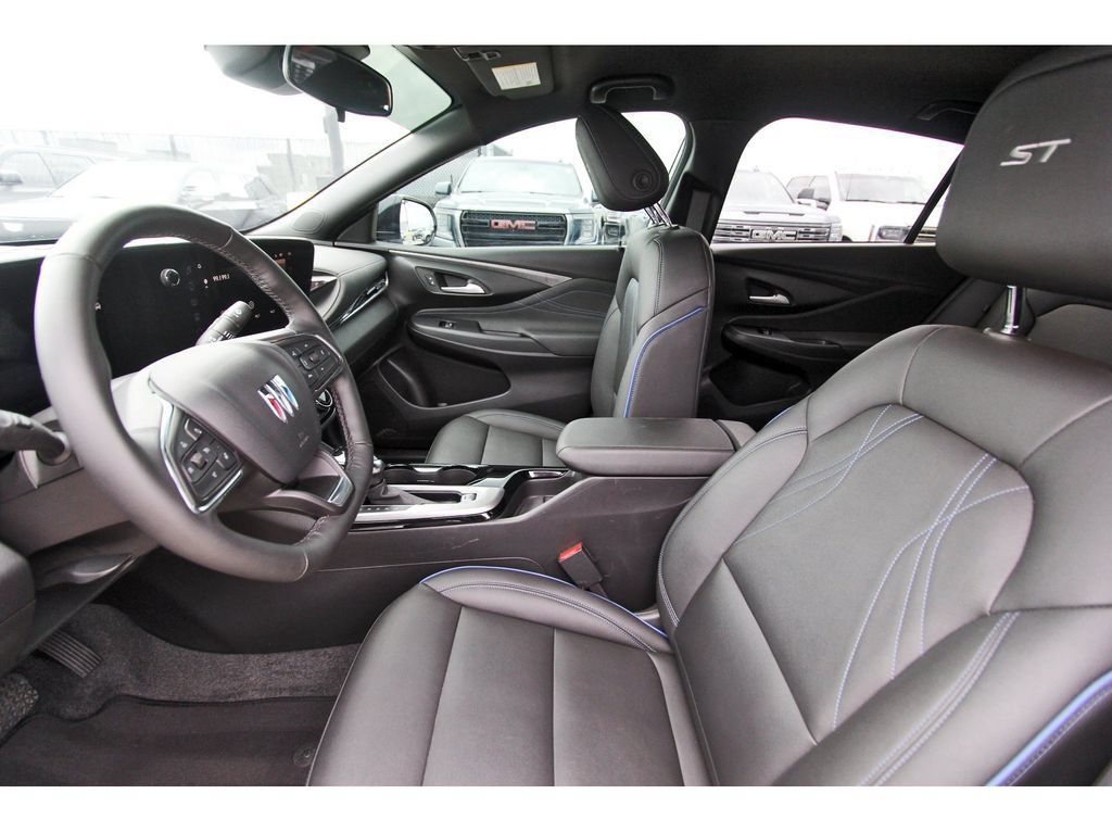 Used 2025 Buick Envista Sport Touring w/ Convenience I Package FWD image 6