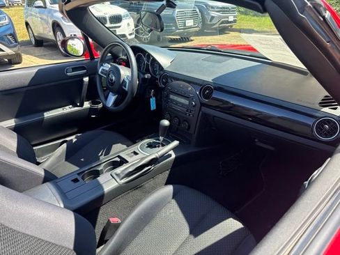 Used 2007 MAZDA MX-5 Miata Sport w/ Appearance Pkg RWD image 10